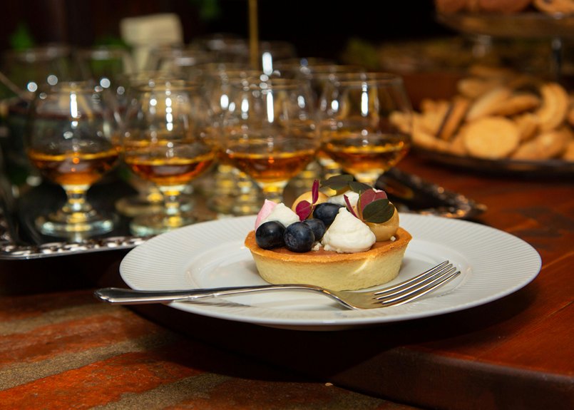 identify port wine as dessert